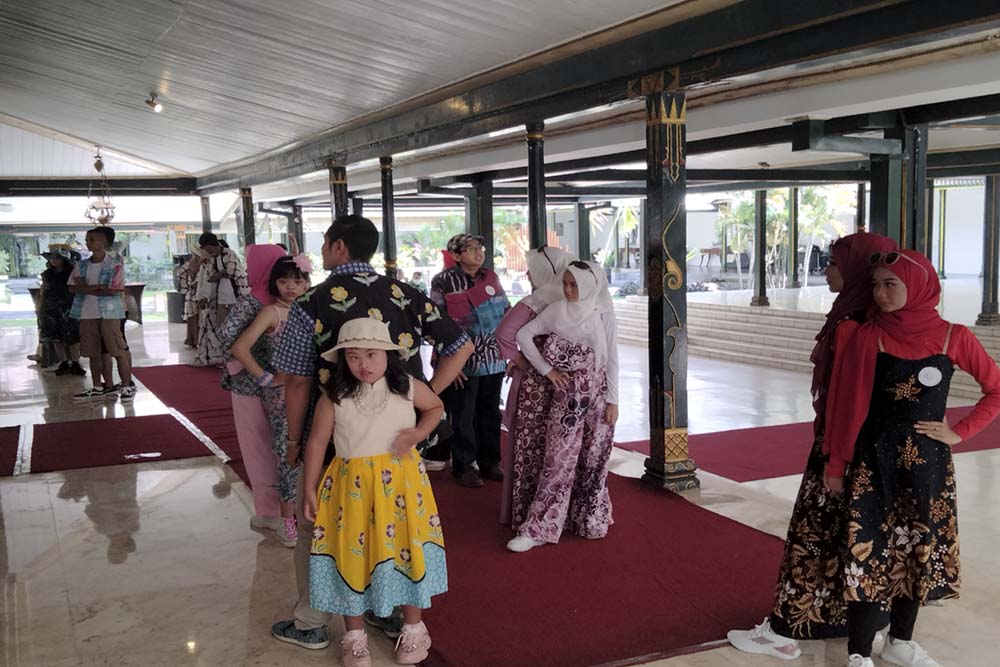 Parade Batik Menggerakkan Inklusivitas di Dunia Pariwisata