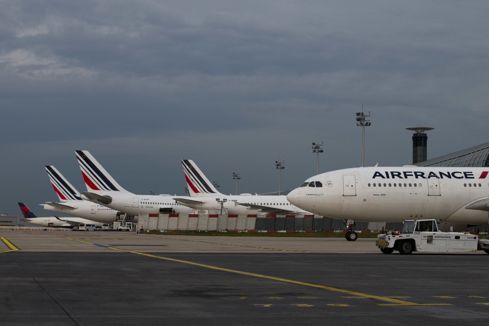 Puluhan Penerbangan Dibatalkan karena Pemogokan di Paris