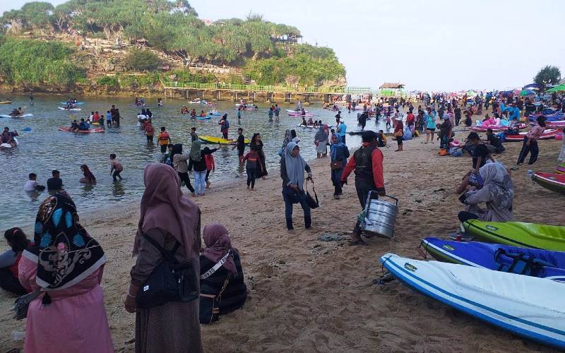 Dua Pengujung Asal Sukoharjo Terseret Ombak di Pantai Drini