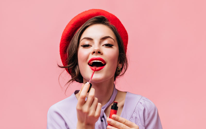 5 Tips Lipstik Tetap Awet Seharian