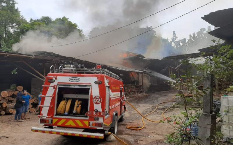 Oven Pengeringan Kayu di Bantul Terbakar Setelah Menyala 2 Pekan, Ribuan Lembar Kayu Jati Ludes