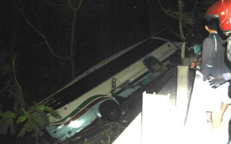 Tak Kuat Menanjak, Bus Pendaki Merbabu Kecelakaan di Magelang, 25 Orang Terluka