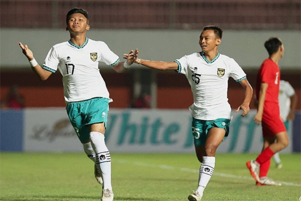 Babak Pertama, Indonesia Cukur Singapura 6-0, Nabil Hattrick