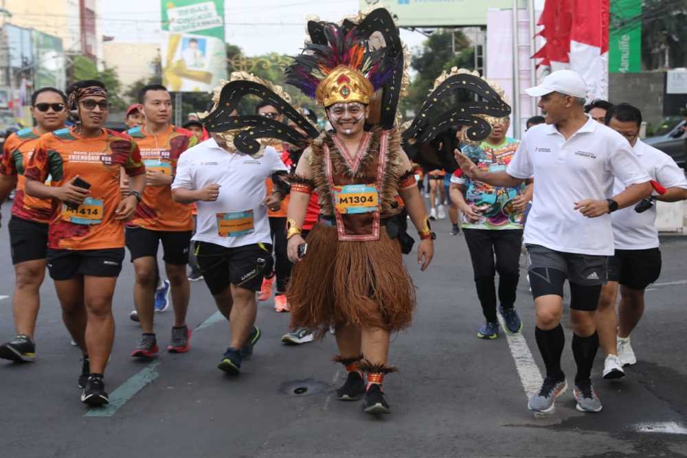 Ganjar Tak Kelelahan Usai Lari 5 Km di Friendship Run Borobudur Marathon 2022