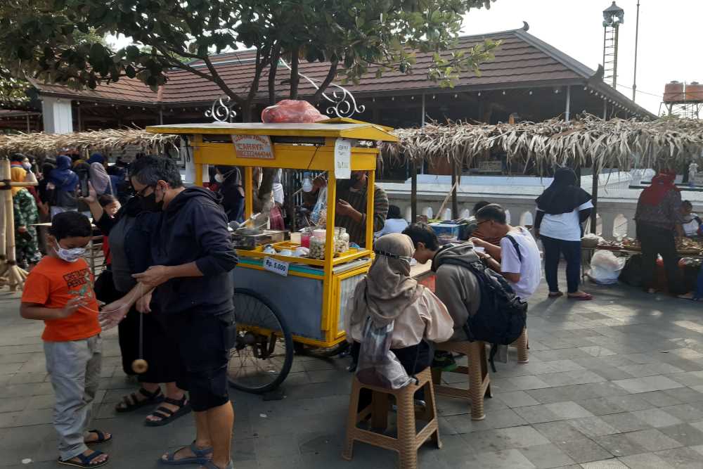 Bernostalgia dengan Kipo hingga Sate Kere di Pasar Lawas Mataram