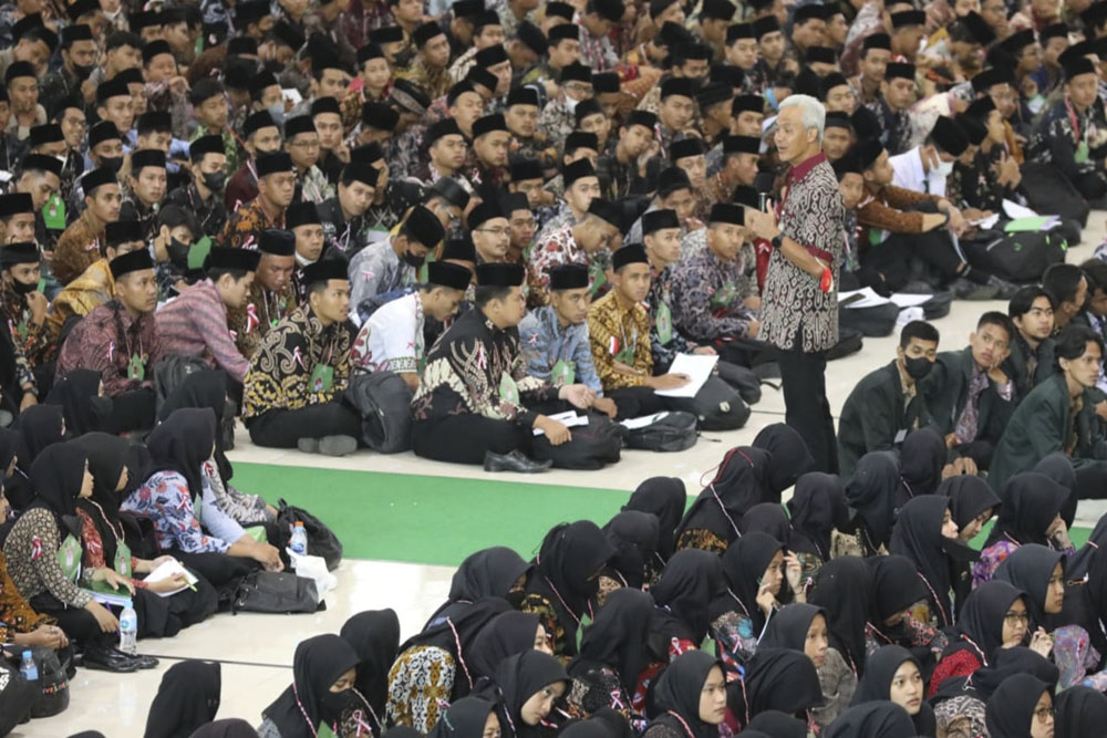 Ganjar Beri Motivasi dan Berdialog dengan Mahasiswa Unisula Semarang
