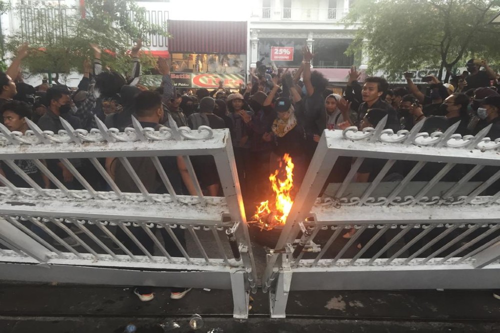 Demo Tolak Kenaikan Harga BBM di Jogja Ricuh, Demonstran: karena DPRD DIY Tak Menemui Massa Aksi