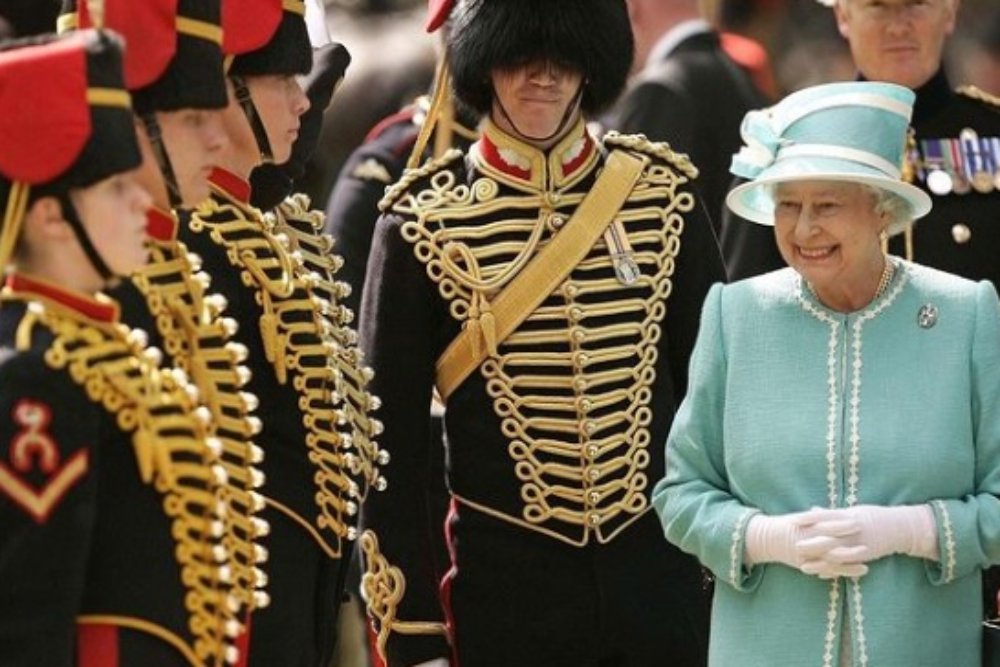 Rahasia Elizabeth II yang Tak Banyak Diketahui, Peminum hingga Suka Bawa Cermin