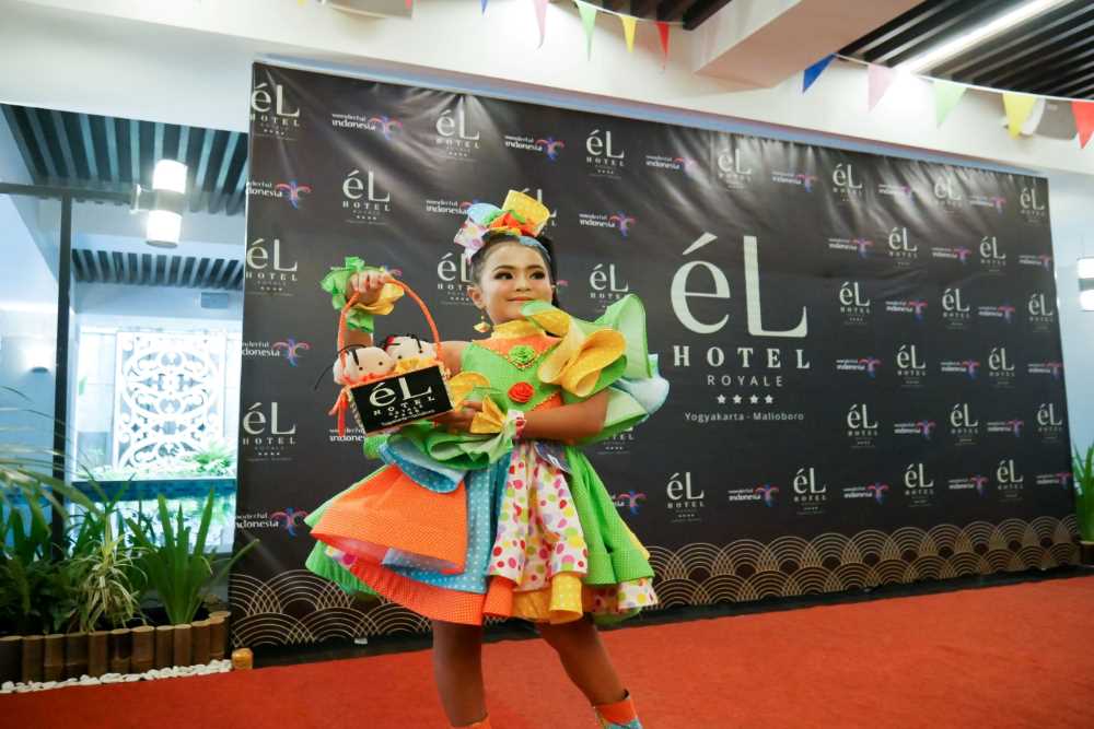 Parade Fashion Show Gemparkan Kolam Renang éL Hotel Royale Yogyakarta Malioboro