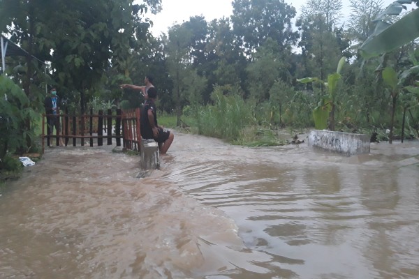 Ada 3 Titik Banjir saat Hujan Deras di Jogja Sore Ini, Motor Ojol Hanyut