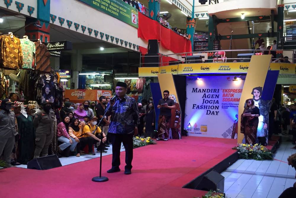 Bank Mandiri Menggelar Mandiri Agen Jogja Fashion Day di Pasar Beringharjo
