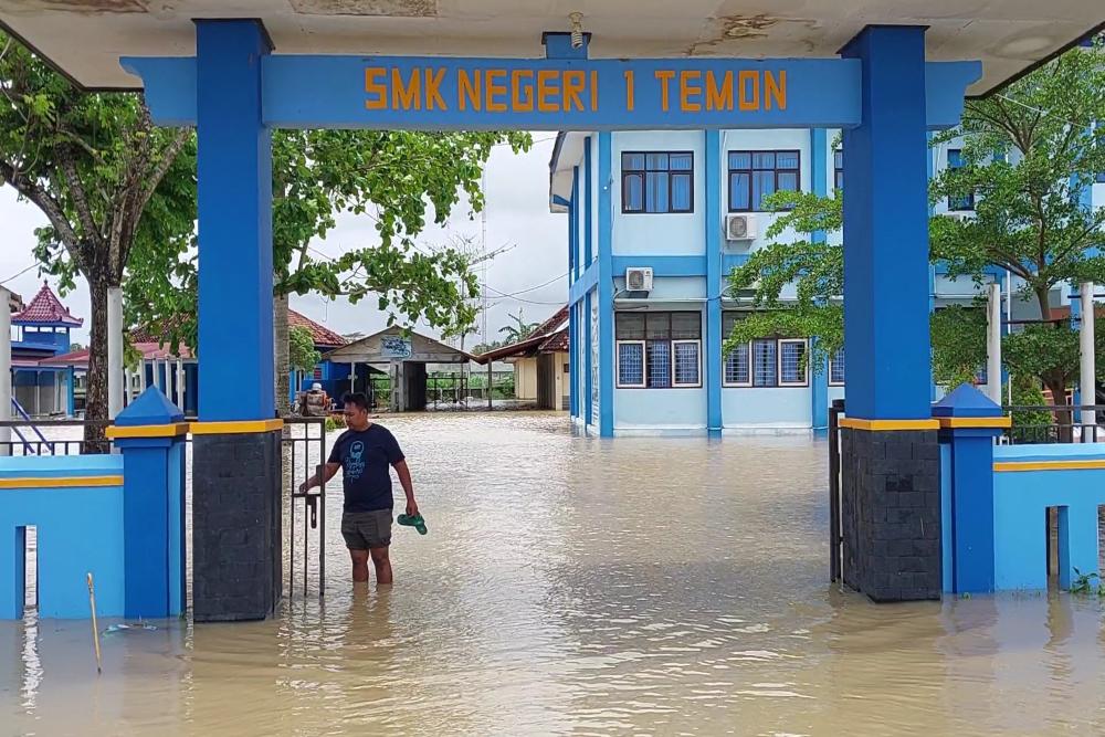 Kebanjiran, SMKN 1 Temon Sekolah Daring
