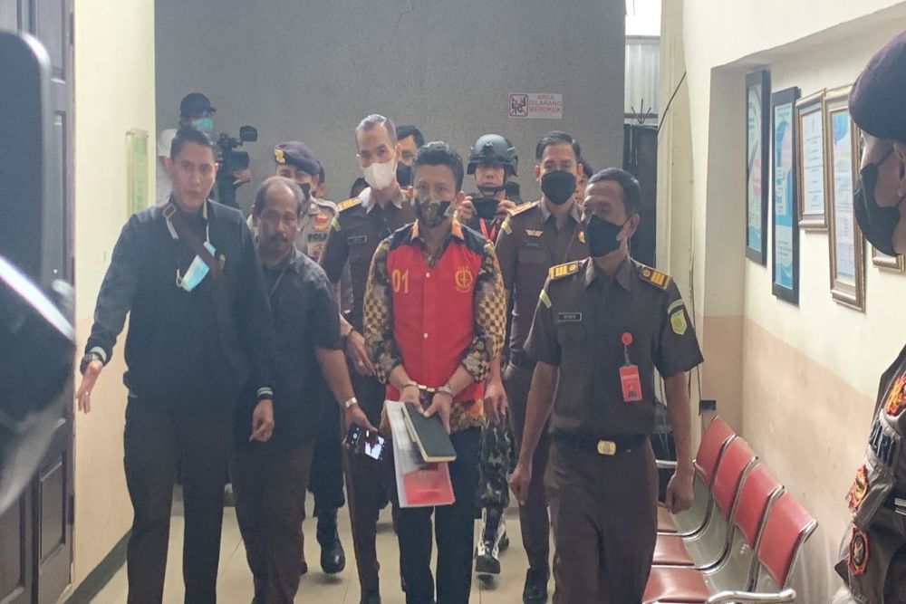 Penampakan Ferdy Sambo di PN Jaksel, Pakai Batik dan Tangan Diborgol