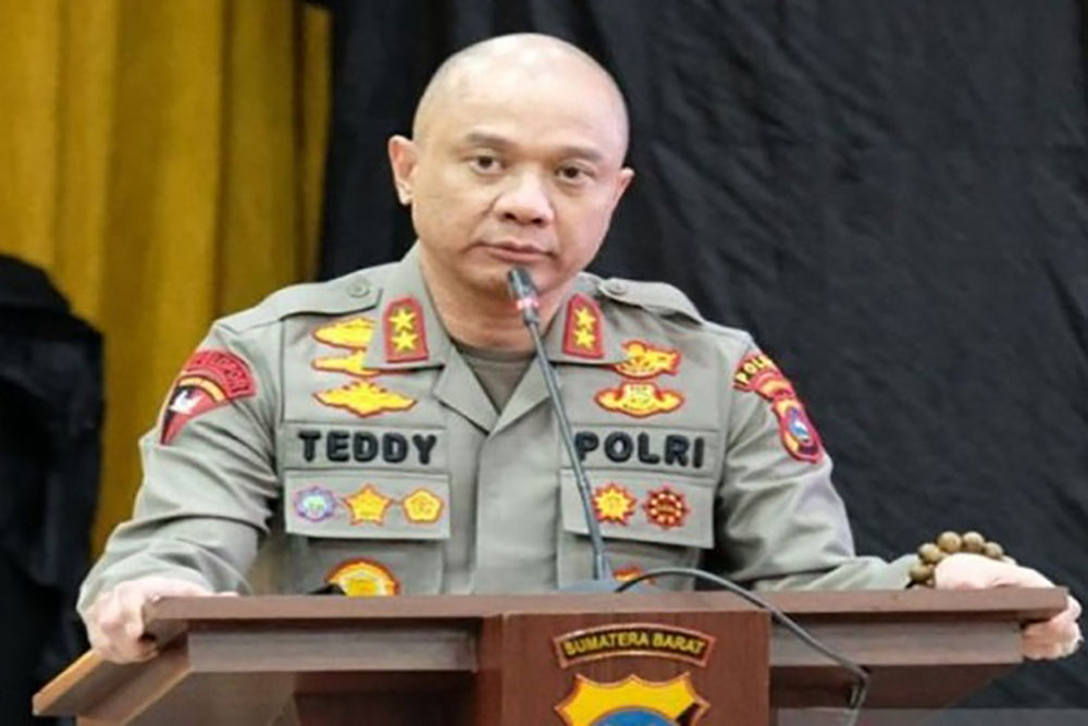 Irjen Teddy Minahasa Diperiksa Secara Paralel