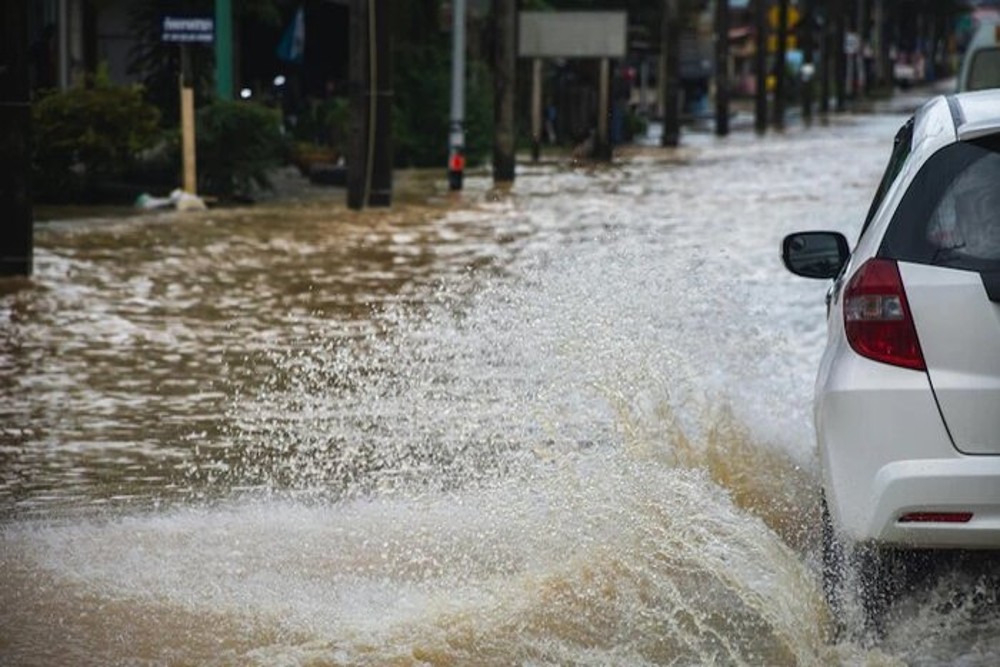 Jangan Abaikan Jika Mobil Terkena Banjir, Ada Dampak Jangka Panjangnya