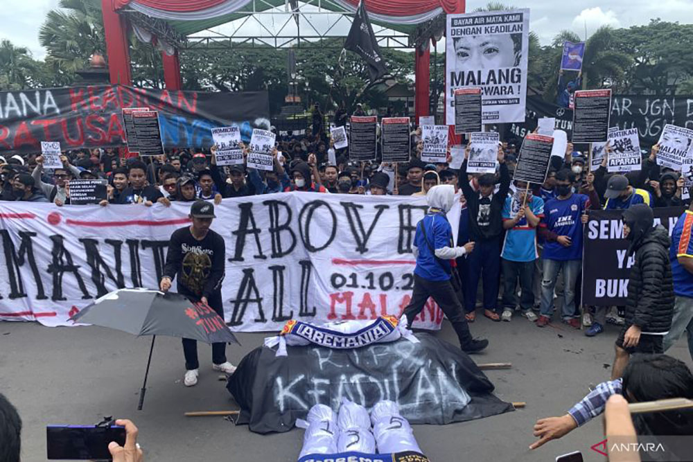 Ribuan Aremania Turun ke Jalan Tuntut Proses Hukum Atas Tragedi Kanjuruhan