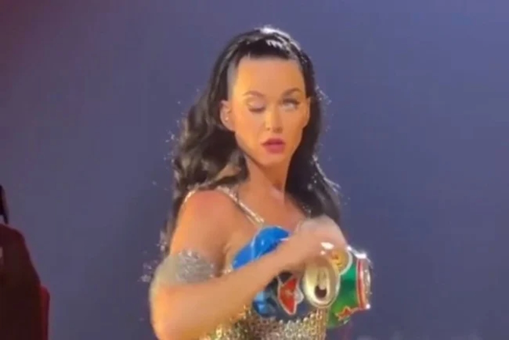 Mata Kanan Menutup Sendiri Saat Konser, Katy Perry Diduga Alami Gejala Ini