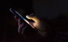 Sexting Bisa Jadi Pilihan Pasutri yang LDR, tapi Tetap Kenali Batasannya!