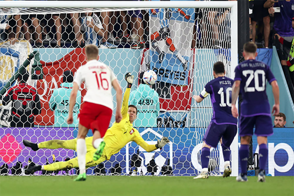 Polandia vs Argentina: Szczesny Gagalkan Tendangan Penalti Messi