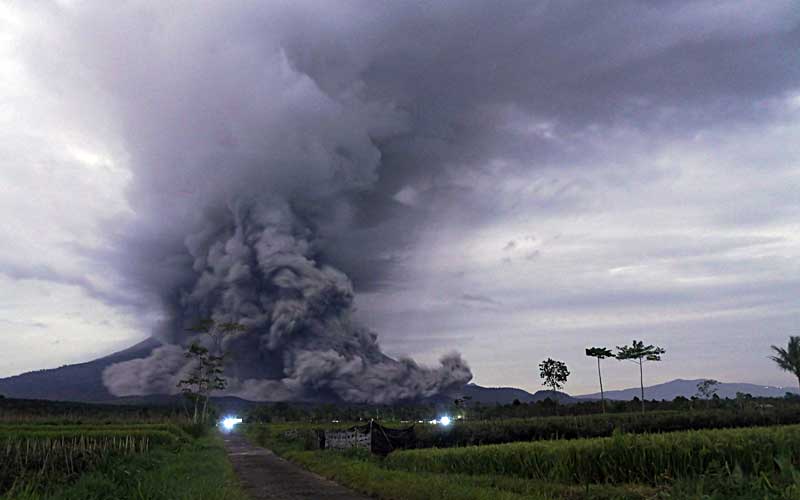 BMKG Jepang Klarifikasi soal Erupsi Gunung Semeru Berpotensi Picu Tsunami