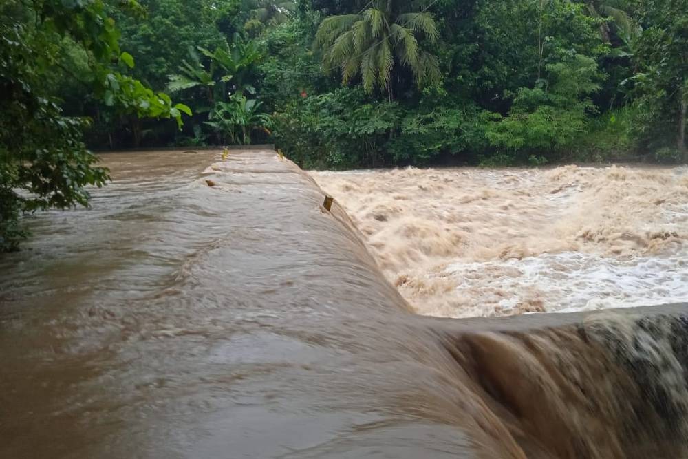 Jalan Putus akibat Luapan Sungai, Warga Dusun di Gunungkidul ini Terisolasi