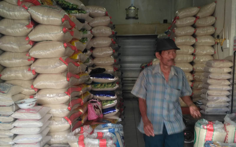 Bulog Klaim 200.000 Ton Beras Impor Tiba Bulan Ini, Siap Banjiri Pasar