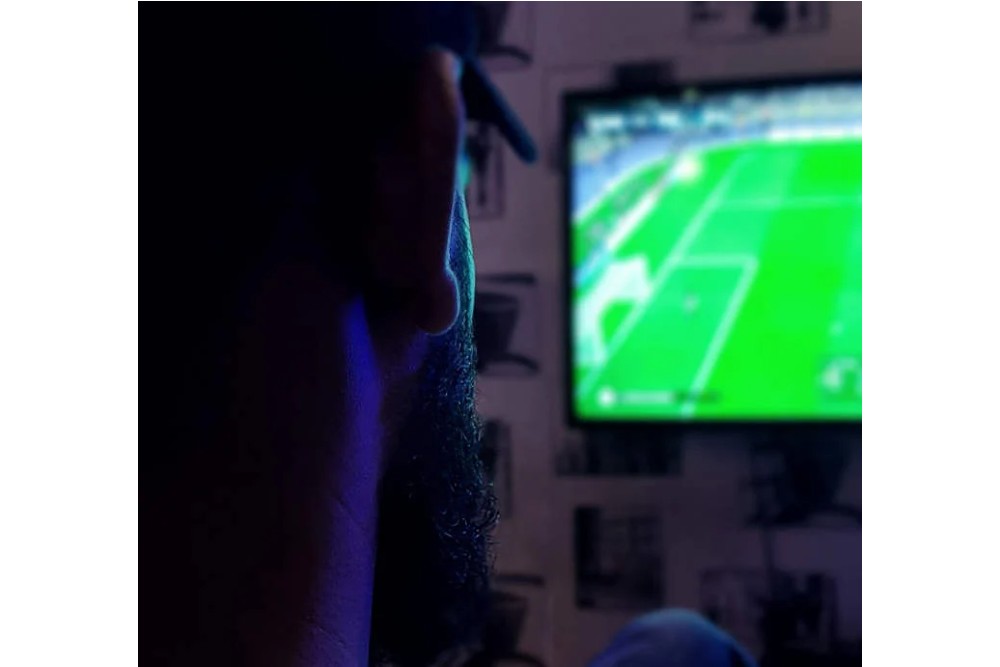 Waduh! Wajah Pria Ini Lumpuh Akibat Bergadang Menonton Piala Dunia