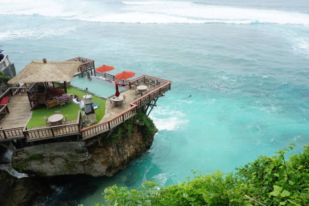 Wisata ke Bali, Ini 5 Rekomendasi Wisata Uluwatu Cocok Buat Pencinta Pantai