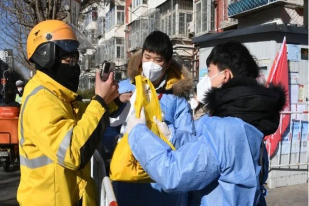Pandemi Covid-19 di China Kekinian: Jutaan Orang Positif, RS Penuh, Obat Langka