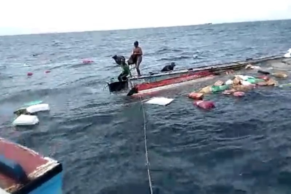 Kapal Berpenumpang 7 Orang Pecah dan Karam di Perairan Kepualauan Seribu