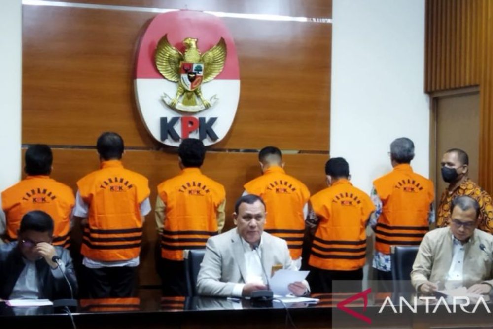 Ketua KPK Beri Penegasan Soal Kemungkinan Periksa Khofifah dan Emil Dardak