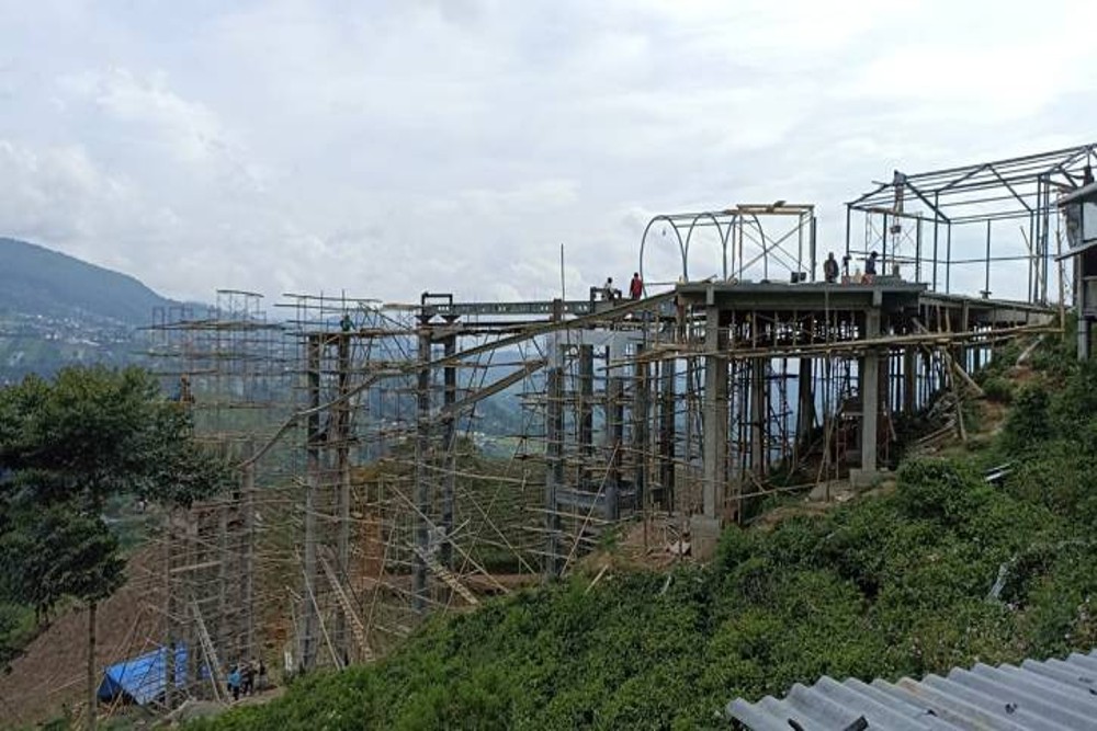 Terpanjang di Jateng! Jembatan Kaca di Hamparan Kebun Teh Karang Anyar Segera Dibuka