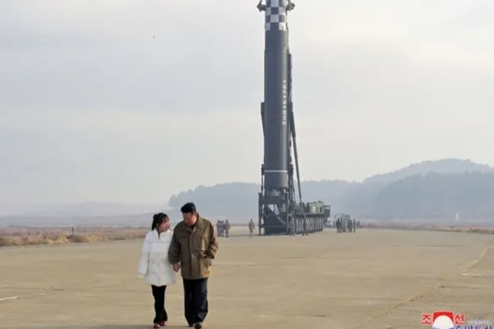 Kim Jong-un Minta Korut Jor-Joran Bikin Senjata Nuklir, Ada Apa?