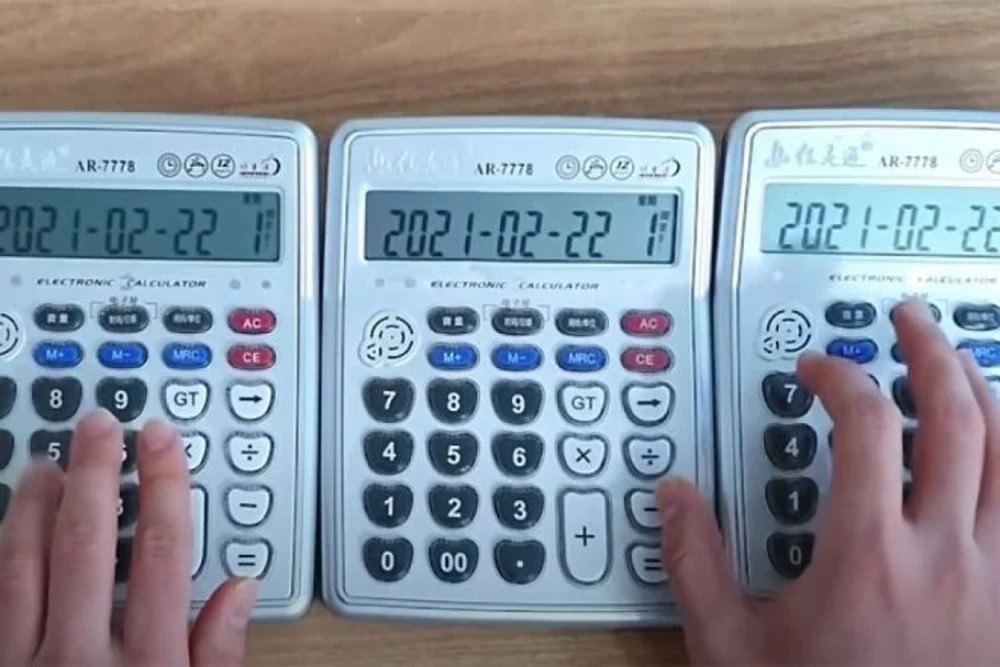 Bukan Alat Musik Biasa, Youtuber Ini Mainkan Lagu dengan Kalkulator