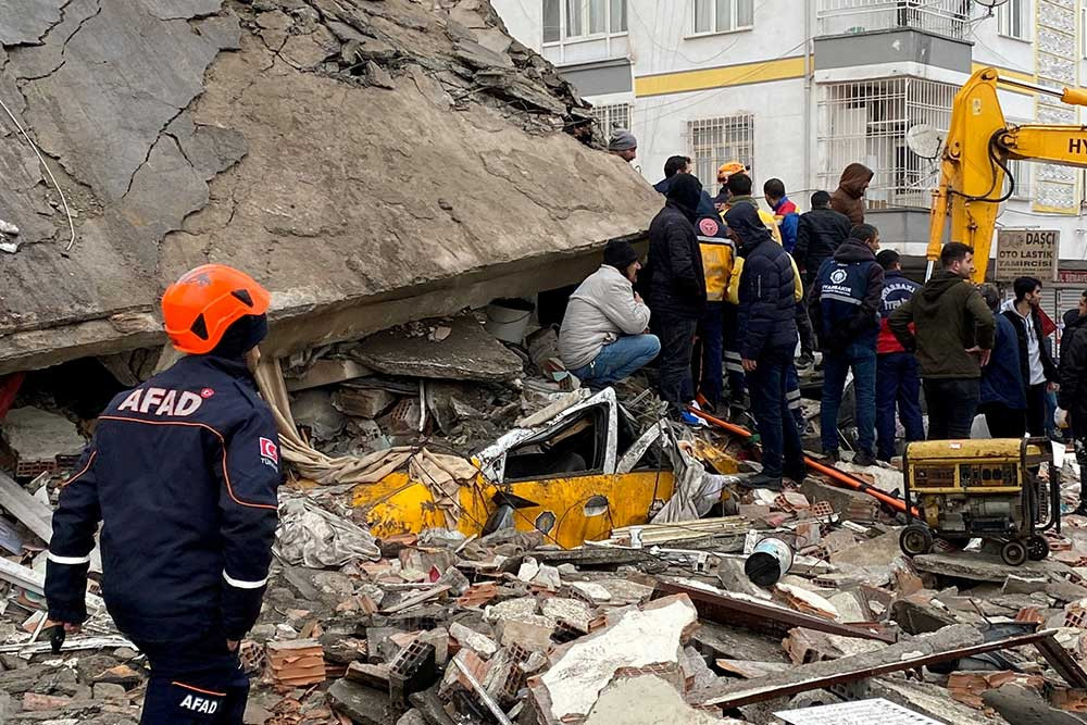 Tim Penyelamat Rusia Temukan 27 Jenazah Korban Gempa Turki dan Suriah