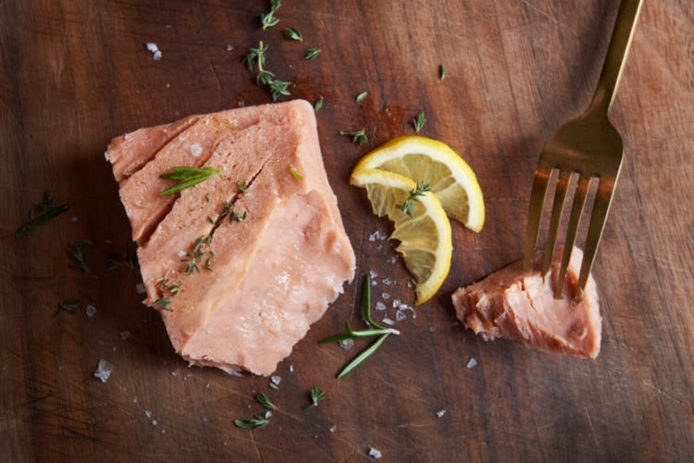 Pilihan Baru Bagi Vegetarian, Ada Inovasi Daging Salmon Nabati yang Mirip Aslinya