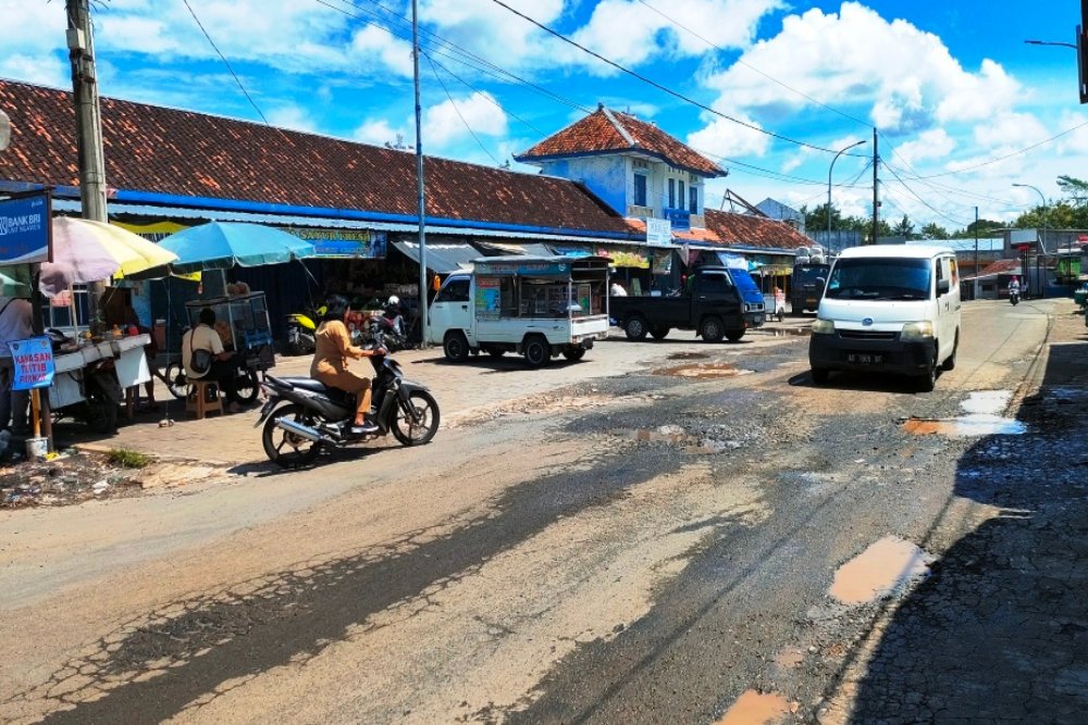 Jalan di Depan Pasar Ngawen Rusak Berat, Begini Kata Pemkab Gunungkidul