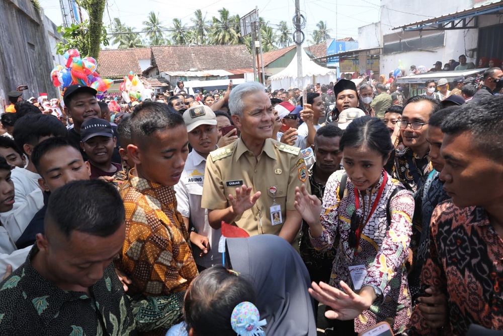 Ganjar dan Jokowi Disambut Riuh Warga Kebumen