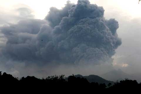 Merapi Erupsi, Kenali 5 Bahaya Abu Vulkanik