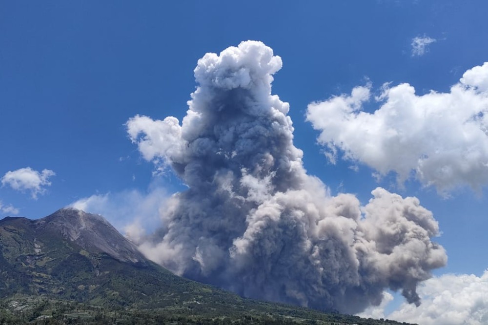 Begini Penjelasan BPPTKG tentang Api Diam di Kubah Lava Gunung Merapi