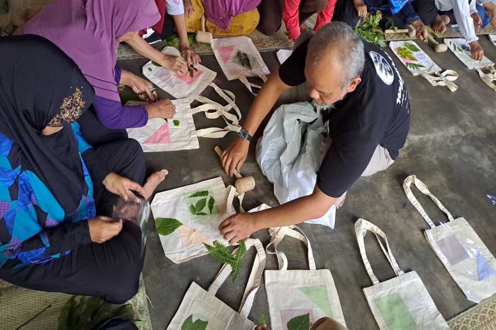 Workshop Ecoprint, Penanda Dimulainya Kampung Alfamart Sahabat Bumi