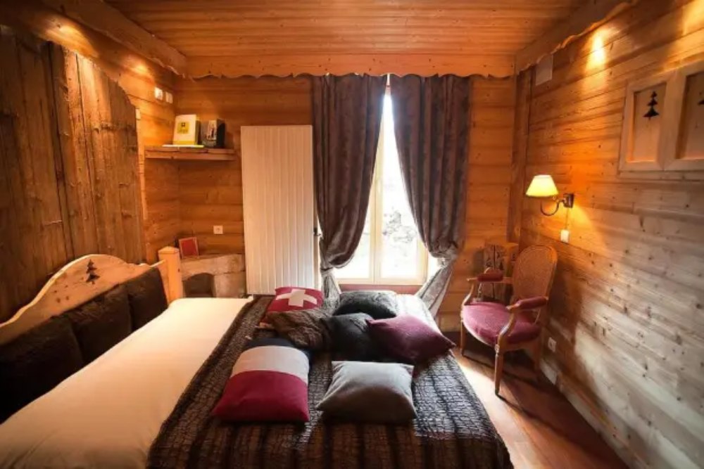 Hotel Unik Lintas Negara, Bisa Tidur dengan Kepala di Swiss & Kaki di Prancis