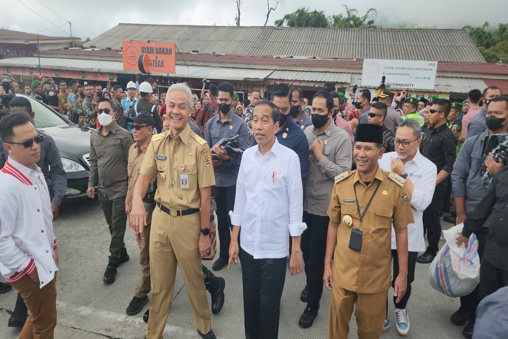 Ganjar Pranowo Dampingi Presiden Keliling Pasar Tradisional