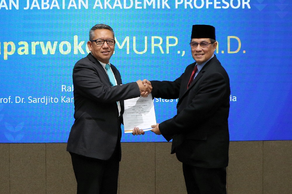 Ahli Tata Kota UII Suparwoko Peroleh Gelar Profesor