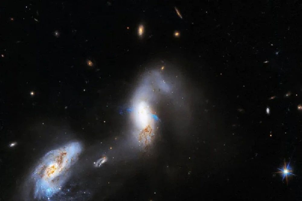 Teleskop NASA Abadikan Galaksi-Galaksi Saling Berinteraksi, Seperti Ini Penampakannya