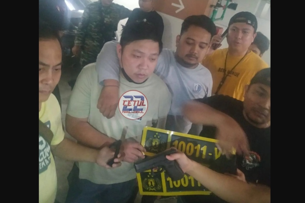 Ini Wajah dan Identitas Pelaku Koboi Acungkan Pistol di Exit Tol Tomang