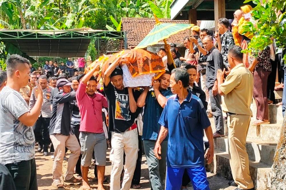 Bupati Gunungkidul Melayat ke Pemakaman Korban Penembakan Polisi Pengaman Dangdutan