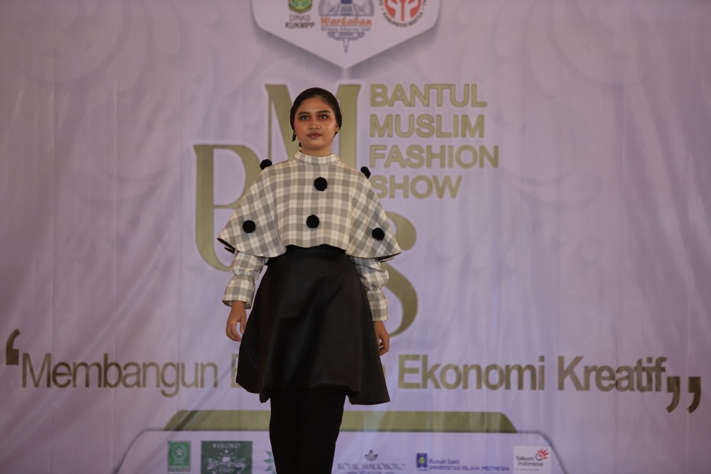 Politeknik ATK Jogja Pamerkan Karya di Bantul Muslim Fashion Show 2023