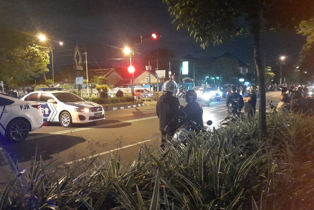 Jalan Kusumanegara, Kota Jogja, ditutup karena tawuran di Tamsis pada Minggu (4/6/2023) malam. - Harian Jogja/Hadid Husaini