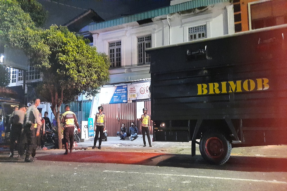 Polisi berjaga di Jalan Taman Siswa atau Tamsis, Kota Jogja, setelah tawuran pada Minggu (4/6/2023) malam. - Harian Jogja/Hadid Husaini